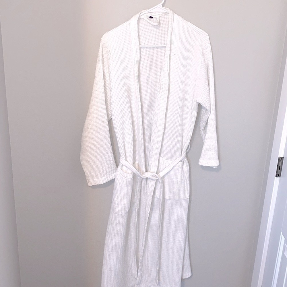 White Waffle Knit Robe - Picture 2 of 10